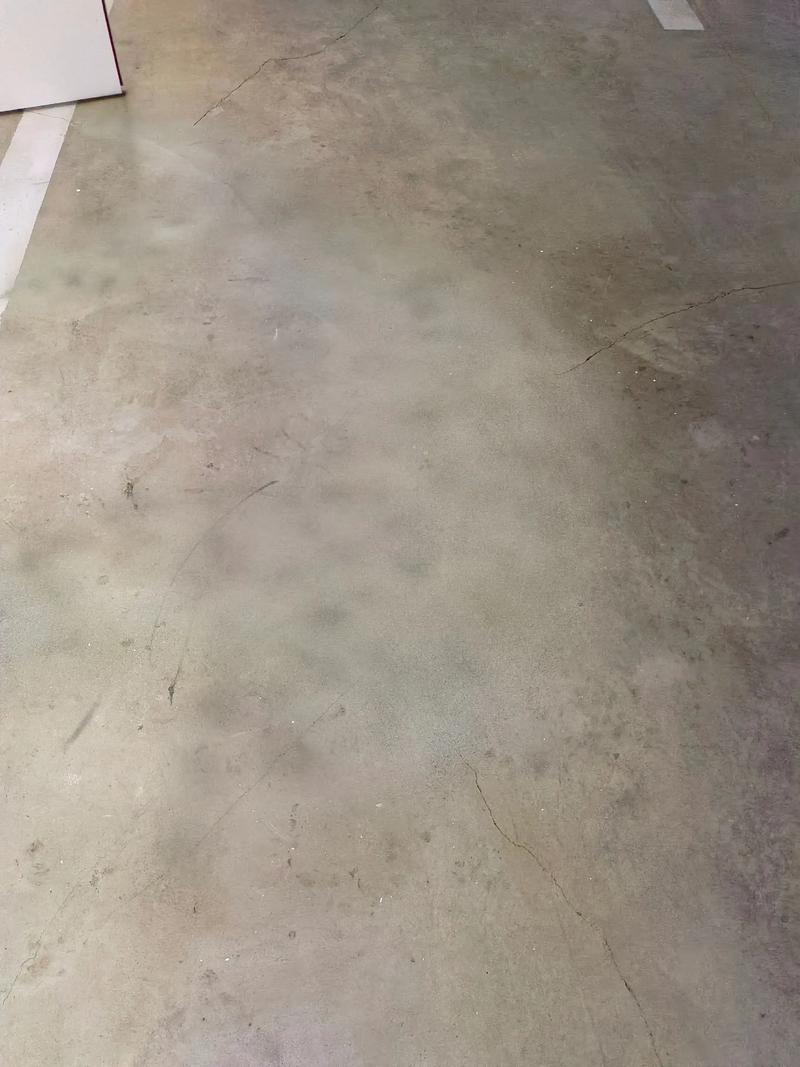 金刚沙地面裂缝修复效果分析与地面修补指南